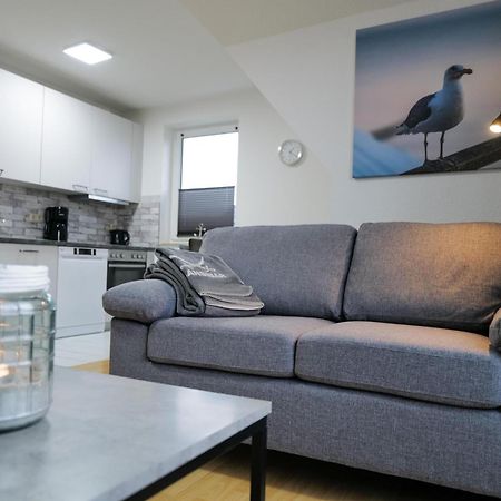 Ferienwohnungen Meerfarbig Zingst - Haustierfrei -Terrasse Mit Strandkorb Oder Balkon - E-Ladesaeule - Parkplatz - Wlan - Fahrradschuppen - Waschtrockner - Ruhig Und Zentral - Nichtraucher ภายนอก รูปภาพ
