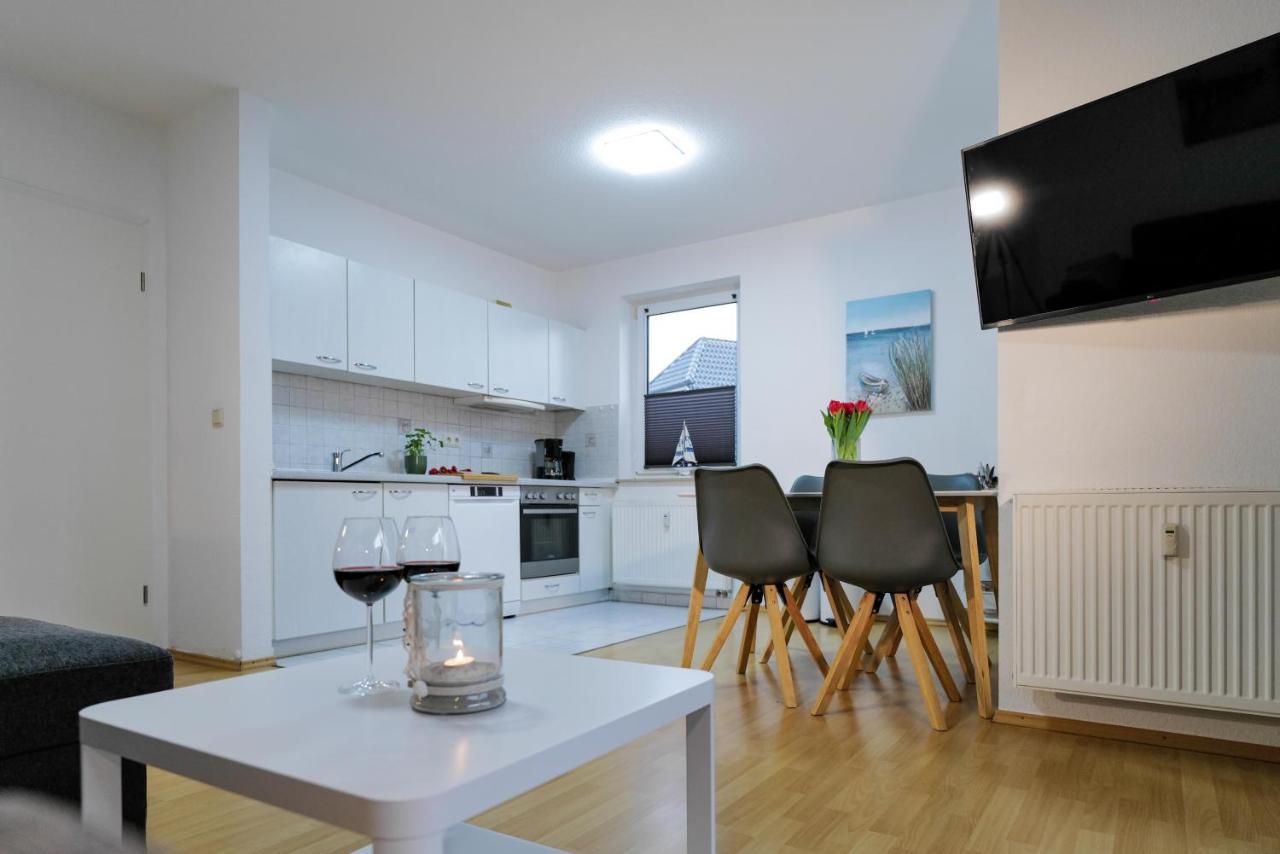 Ferienwohnungen Meerfarbig Zingst - Haustierfrei -Terrasse Mit Strandkorb Oder Balkon - E-Ladesaeule - Parkplatz - Wlan - Fahrradschuppen - Waschtrockner - Ruhig Und Zentral - Nichtraucher ภายนอก รูปภาพ