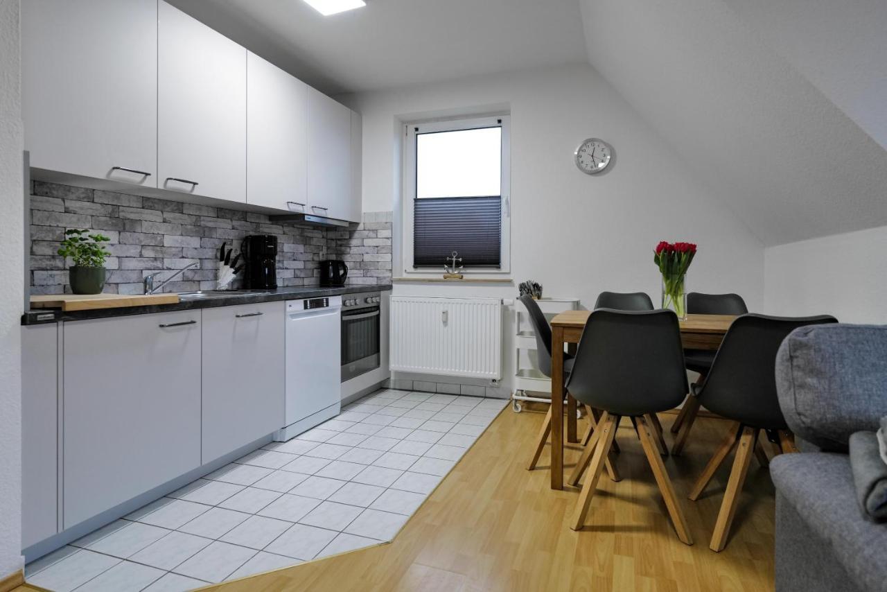 Ferienwohnungen Meerfarbig Zingst - Haustierfrei -Terrasse Mit Strandkorb Oder Balkon - E-Ladesaeule - Parkplatz - Wlan - Fahrradschuppen - Waschtrockner - Ruhig Und Zentral - Nichtraucher ภายนอก รูปภาพ