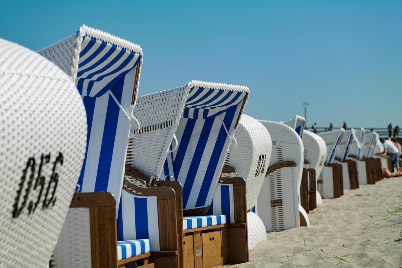 Ferienwohnungen Meerfarbig Zingst - Haustierfrei -Terrasse Mit Strandkorb Oder Balkon - E-Ladesaeule - Parkplatz - Wlan - Fahrradschuppen - Waschtrockner - Ruhig Und Zentral - Nichtraucher ภายนอก รูปภาพ