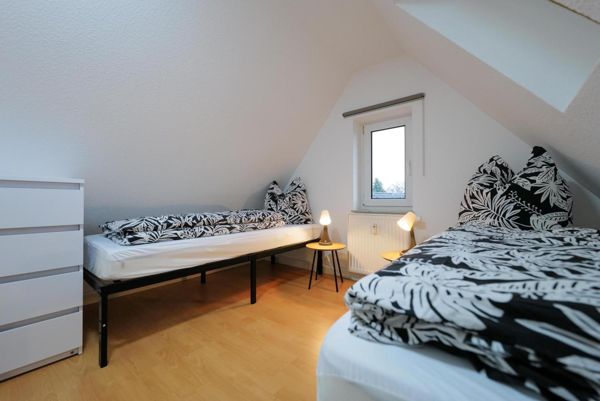 Ferienwohnungen Meerfarbig Zingst - Haustierfrei -Terrasse Mit Strandkorb Oder Balkon - E-Ladesaeule - Parkplatz - Wlan - Fahrradschuppen - Waschtrockner - Ruhig Und Zentral - Nichtraucher ภายนอก รูปภาพ