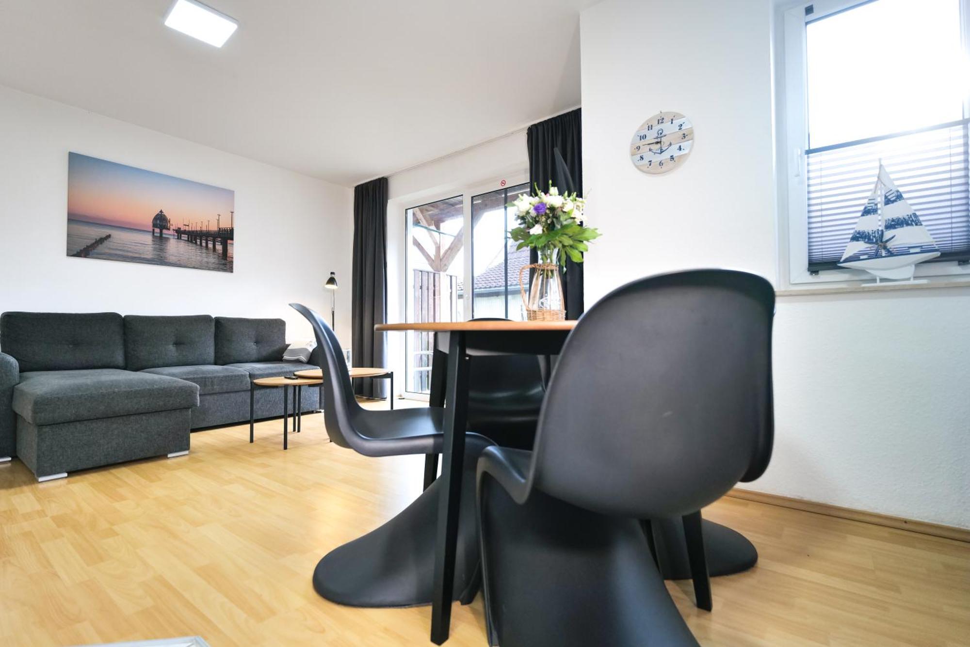 Ferienwohnungen Meerfarbig Zingst - Haustierfrei -Terrasse Mit Strandkorb Oder Balkon - E-Ladesaeule - Parkplatz - Wlan - Fahrradschuppen - Waschtrockner - Ruhig Und Zentral - Nichtraucher ภายนอก รูปภาพ