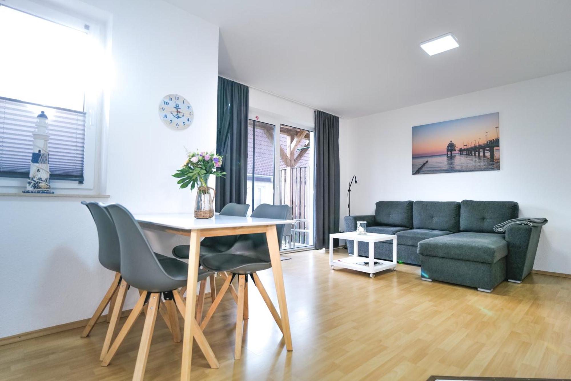 Ferienwohnungen Meerfarbig Zingst - Haustierfrei -Terrasse Mit Strandkorb Oder Balkon - E-Ladesaeule - Parkplatz - Wlan - Fahrradschuppen - Waschtrockner - Ruhig Und Zentral - Nichtraucher ภายนอก รูปภาพ