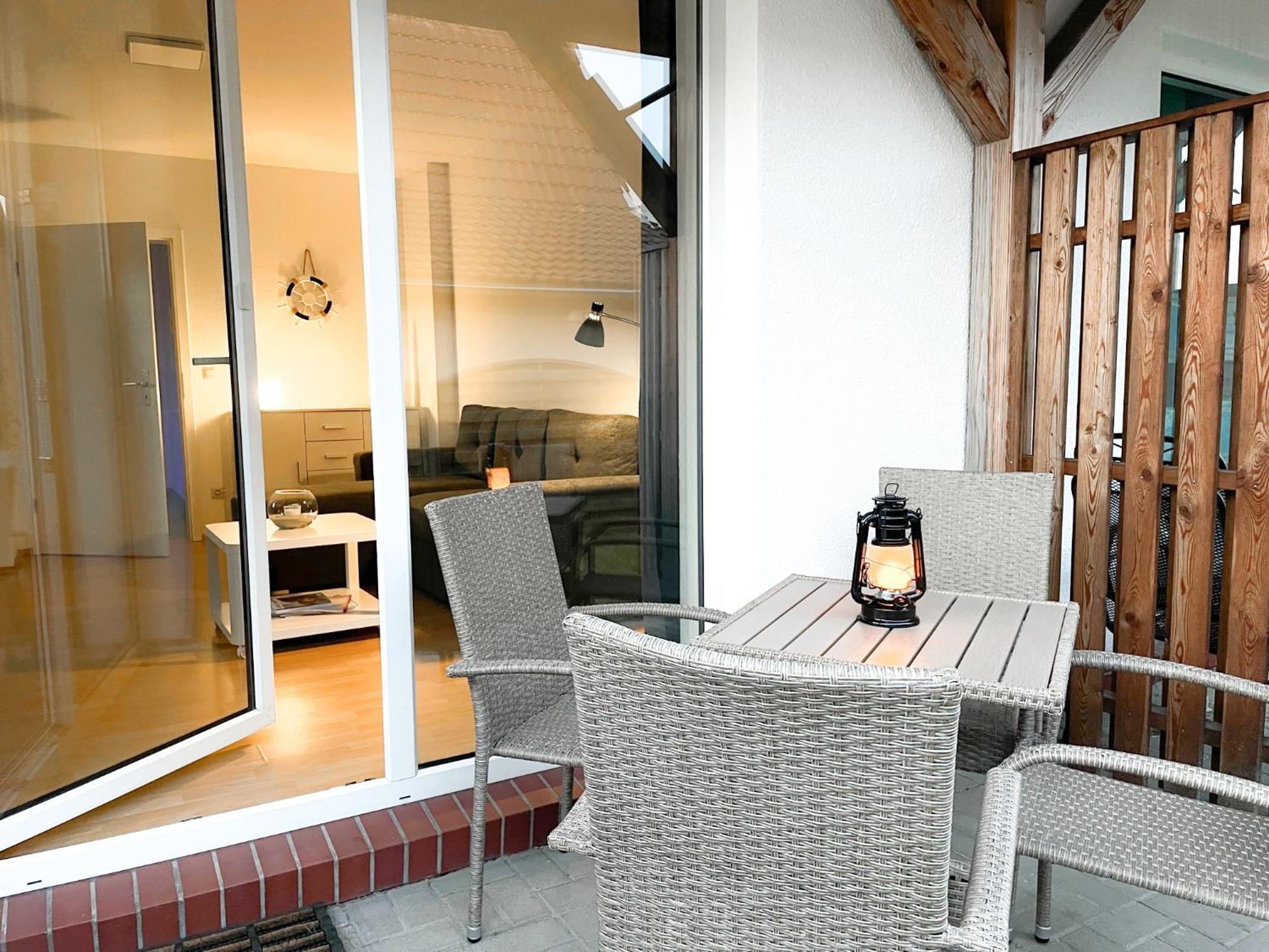 Ferienwohnungen Meerfarbig Zingst - Haustierfrei -Terrasse Mit Strandkorb Oder Balkon - E-Ladesaeule - Parkplatz - Wlan - Fahrradschuppen - Waschtrockner - Ruhig Und Zentral - Nichtraucher ภายนอก รูปภาพ